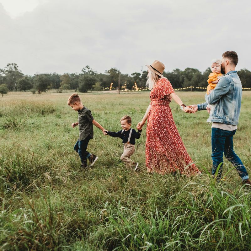 How to Get Your Kids Ready for a Family Photo Session (Without the Meltdown)
